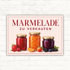 Schild mit der Aufschrift „MARMELADE ZU VERKAUFEN“, drei Marmeladengläsern und Früchten als Verkaufsschild im Querformat.