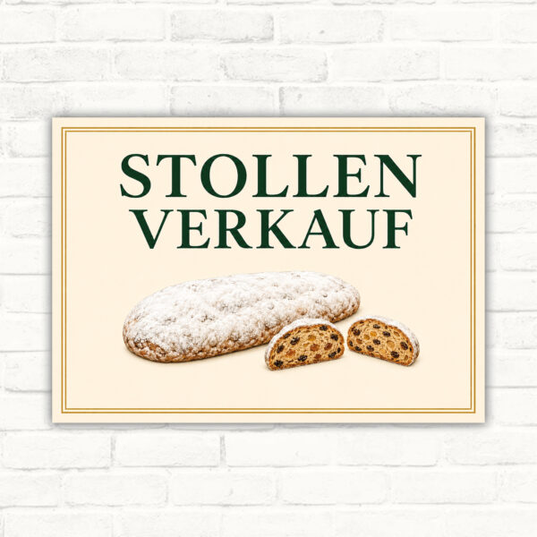 Stollen Verkaufsschild mit großem grünen Schriftzug und Stollenmotiv auf hellem Hintergrund als bedrucktes Schild.