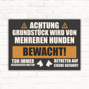 Grundstück wird von mehreren Hunden bewacht Schild