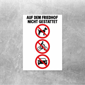Auf dem Friedhof nicht gestattet Aufkleber – Hochformat als Standard-Mockup mit gut lesbarem Friedhofsmotiv.