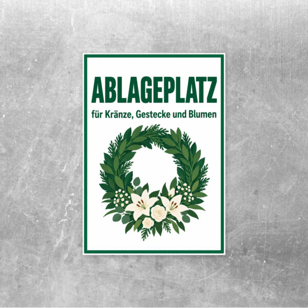 Ablageplatz für Kränze, Gestecke und Blumen Aufkleber – Hochformat als Standard-Mockup mit gut lesbarem Friedhofsmotiv.