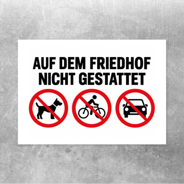 Auf dem Friedhof nicht gestattet Aufkleber – Querformat als Standard-Mockup mit gut lesbarem Friedhofsmotiv.