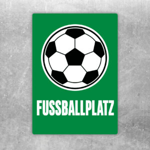 Fußballplatz Aufkleber mit Ballmotiv als Standardmockup im Hochformat mit gut lesbarem Motiv.