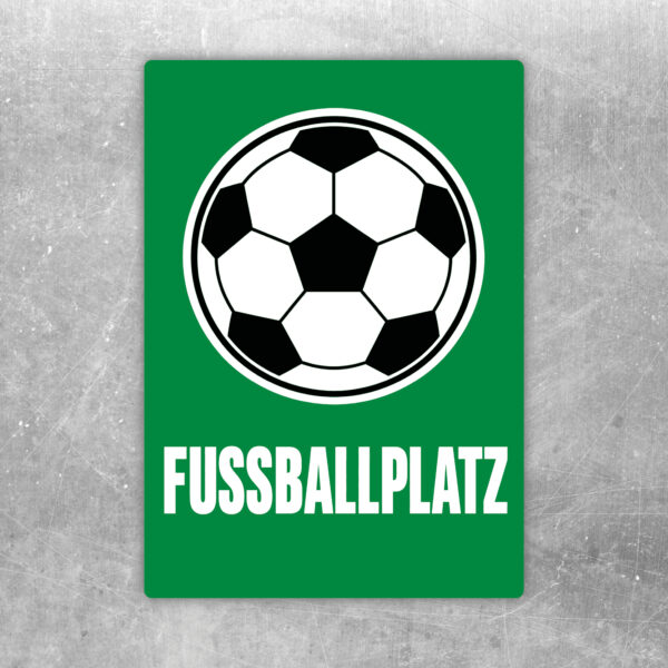 Fußballplatz Aufkleber mit Ballmotiv als Standardmockup im Hochformat mit gut lesbarem Motiv.