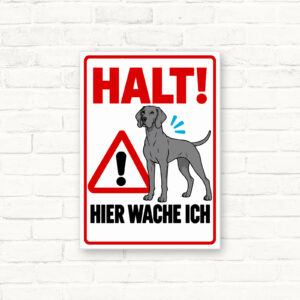Hundeschild mit Deutscher Dogge und dem Text „Halt! Hier wache ich“ als Warnschild für den Eingang.