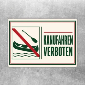 Kanufahren verboten Aufkleber im Querformat mit Kanu-Piktogramm, rotem Verbotsbalken und grünem Text.