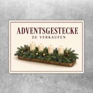 Aufkleber mit Adventsgesteck in Creme, Dunkelrot, Grün, Braun und Gold mit dem Text „Adventsgestecke zu verkaufen“ im Querformat.