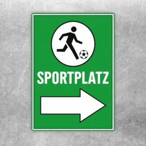 Grüner Sportplatz Wegweiser rechts Aufkleber mit Fußball-Piktogramm, weißem SPORTPLATZ Text und Pfeil nach rechts.