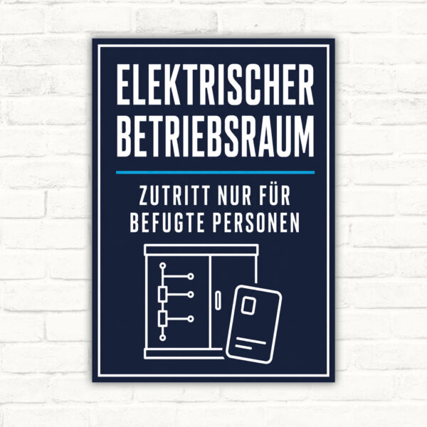 Schild mit der Aufschrift „Elektrischer Betriebsraum – Zutritt nur für befugte Personen“ auf dunkelblauem Hintergrund.