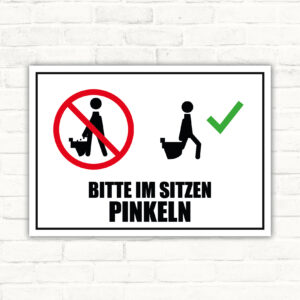 Schild mit dem Text „BITTE IM SITZEN PINKELN“, rot-grünem WC-Motiv und schwarzem Schriftzug im Querformat.