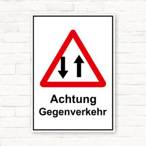 Warnschild „Achtung Gegenverkehr“ mit rotem Dreieck, schwarzen Pfeilen und klar lesbarem Text auf weißem Hintergrund.