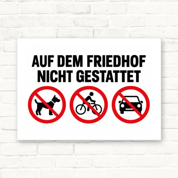 Auf dem Friedhof nicht gestattet Schild – Querformat als Standard-Mockup mit gut lesbarem Friedhofsmotiv.