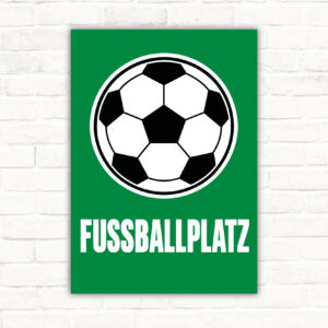 Fußballplatz Schild mit Ballmotiv als Standardmockup im Hochformat mit gut lesbarem Motiv.