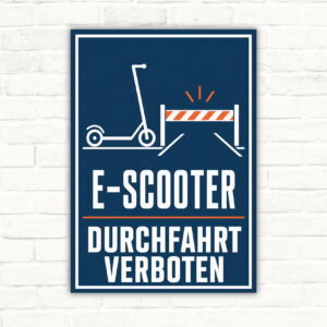 E-Scooter Durchfahrt verboten Schild mit weißem Schriftzug und Sperrsymbol auf dunkelblauem Hintergrund, Hochformat.