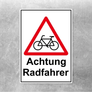 Hochformatiger Aufkleber Achtung Radfahrer mit schwarzem Fahrradsymbol in rotem Dreieck auf weißem Grund.