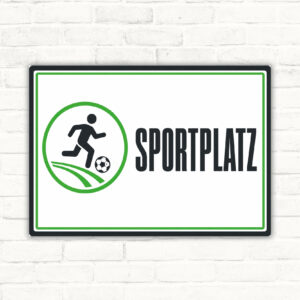 Sportplatzschild mit Fußballmotiv und Schriftzug „SPORTPLATZ“ als querformatiges Hinweisschild.