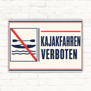 Kajakfahren verboten Schild im Querformat mit Piktogramm, rotem Diagonalbalken und gut lesbarem Text auf weißem Hintergrund.