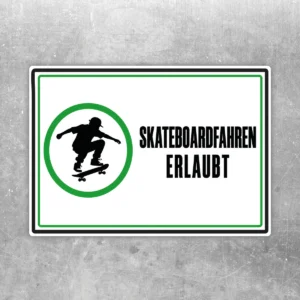 Skateboardfahren erlaubt Aufkleber im Querformat mit grünem Kreis, Skater-Symbol und schwarzem Text auf weißem Grund.