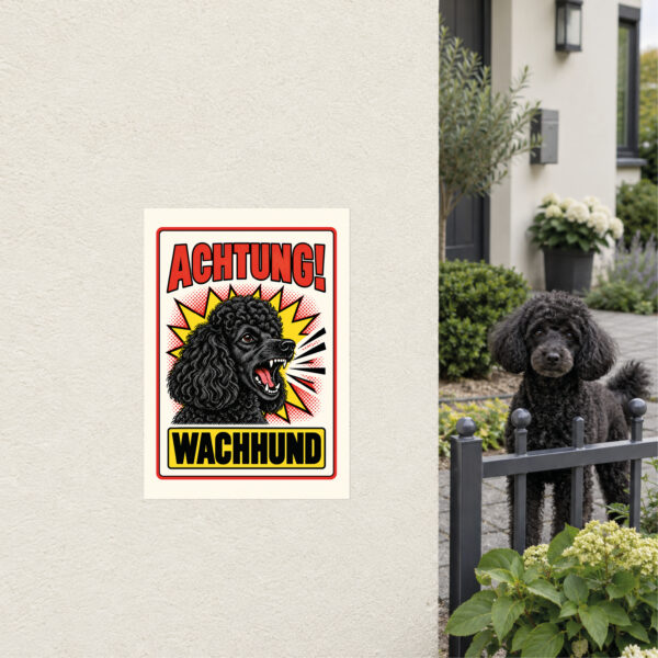 Zwergpudel Schild Achtung Wachhund – Anwendungsbeispiel am Grundstückseingang
