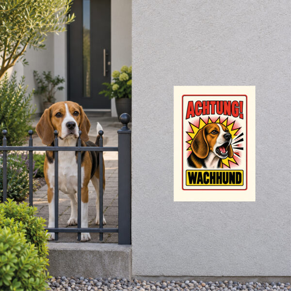 Beagle Schild Achtung Wachhund – Anwendungsbeispiel am Grundstückseingang