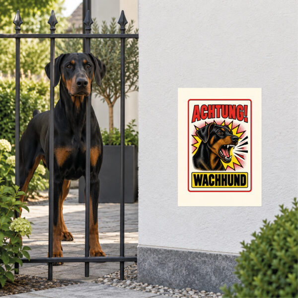 Dobermann Schild Achtung Wachhund – Anwendungsbeispiel am Grundstückseingang