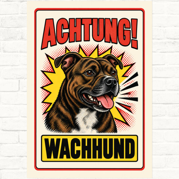 Staffordshire Bullterrier Schild „Achtung! Wachhund“ im Retro-Comicstil – Hochformat – Produktansicht