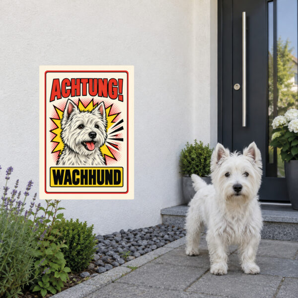 West Highland White Terrier Aufkleber „Achtung! Wachhund“ im Retro-Comicstil – Hochformat – Anwendung am Eingang