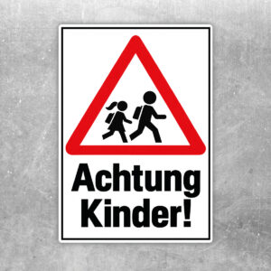 Achtung Kinder Warnaufkleber mit Schulkinder-Symbol – Hochformat