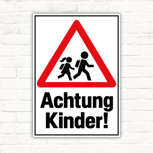 Achtung Kinder Warnschild mit Schulkinder-Symbol – Hochformat