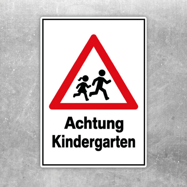 Achtung Kindergarten Warnaufkleber mit Kinder-Symbol – Hochformat