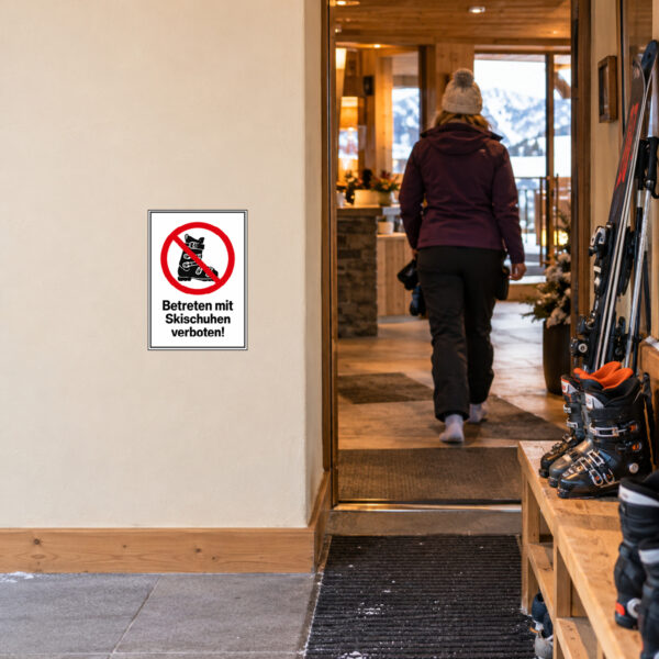 Betreten mit Skischuhen verboten Aufkleber – Hochformat – Bild 2