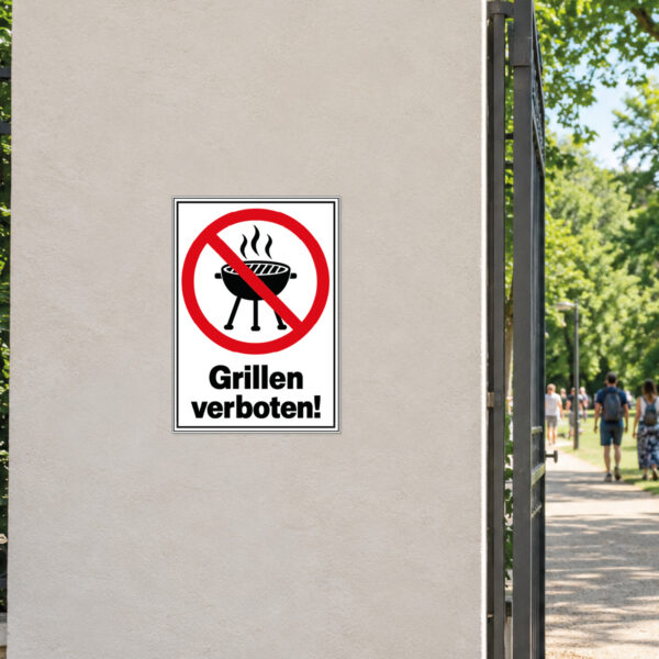 Grillen verboten Schild mit Text – Hochformat – Bild 2
