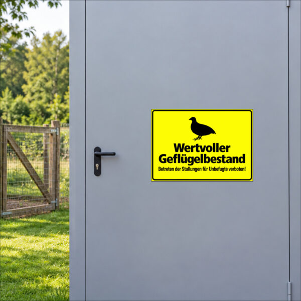 Wertvoller Geflügelbestand – Vogelmotiv als Aufkleber im Querformat – beispielhaft auf einer glatten Metallfläche angebracht