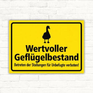 Wertvoller Geflügelbestand – Gans als Schild im Querformat – Originalmotiv auf neutralem Hintergrund