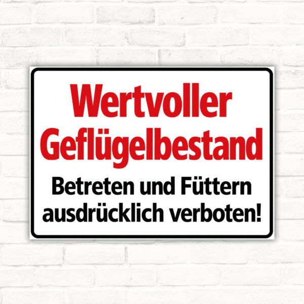 Wertvoller Geflügelbestand – Betreten und Füttern verboten als Schild im Querformat – Originalmotiv auf neutralem Hintergrund
