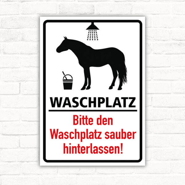 Waschplatz sauber hinterlassen – Schild im Hochformat