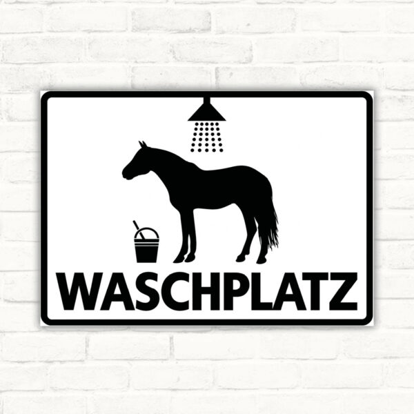 Waschplatz sauber hinterlassen – Schild im Querformat