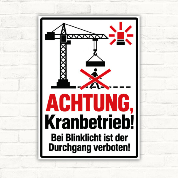 Originalmotiv: Kransymbole, Blinklicht und Text ACHTUNG, Kranbetrieb! Bei Blinklicht ist der Durchgang verboten als Schild