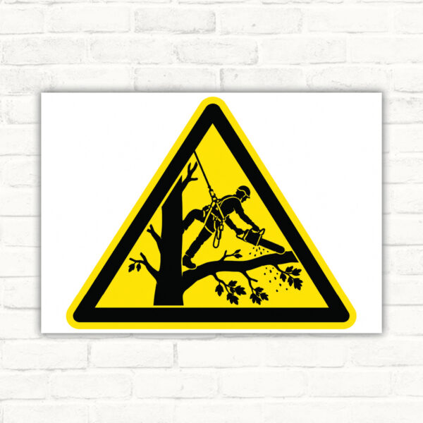 Originalmotiv: gelbes Warndreieck mit schwarzer Silhouette eines Baumkletterers an Ästen ohne Text als Schild