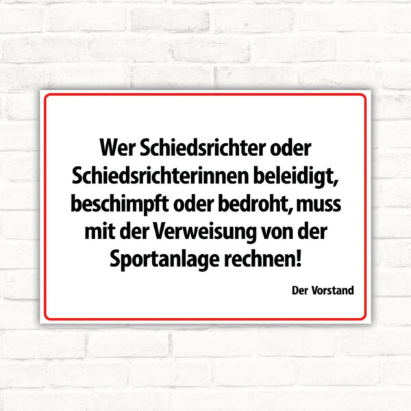 Schiedsrichter respektieren – Hinweis der Sportanlage als Schild, Originalmotiv