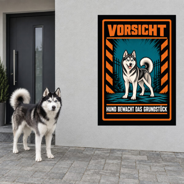 Siberian Husky Schild „Vorsicht – Hund bewacht das Grundstück“ im Actionstil – Hochformat – Anwendung am Eingang