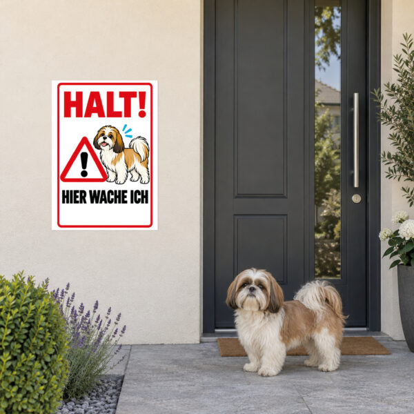 Shih Tzu Schild „Halt! Hier wache ich“ im Flat-Comic-Stil – Hochformat – Anwendung am Eingang